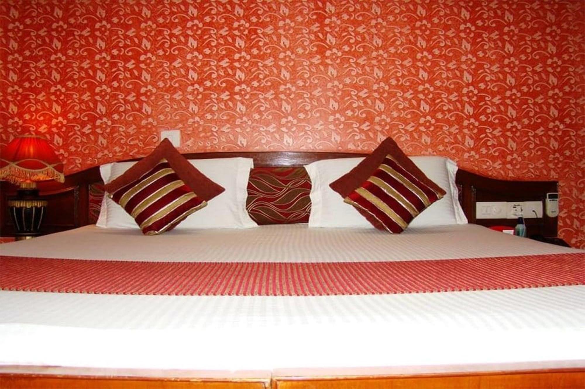 Hotel Indraprastha Делхи Екстериор снимка