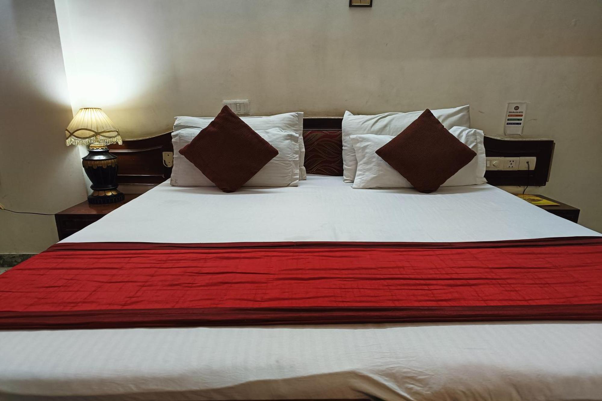Hotel Indraprastha Делхи Екстериор снимка