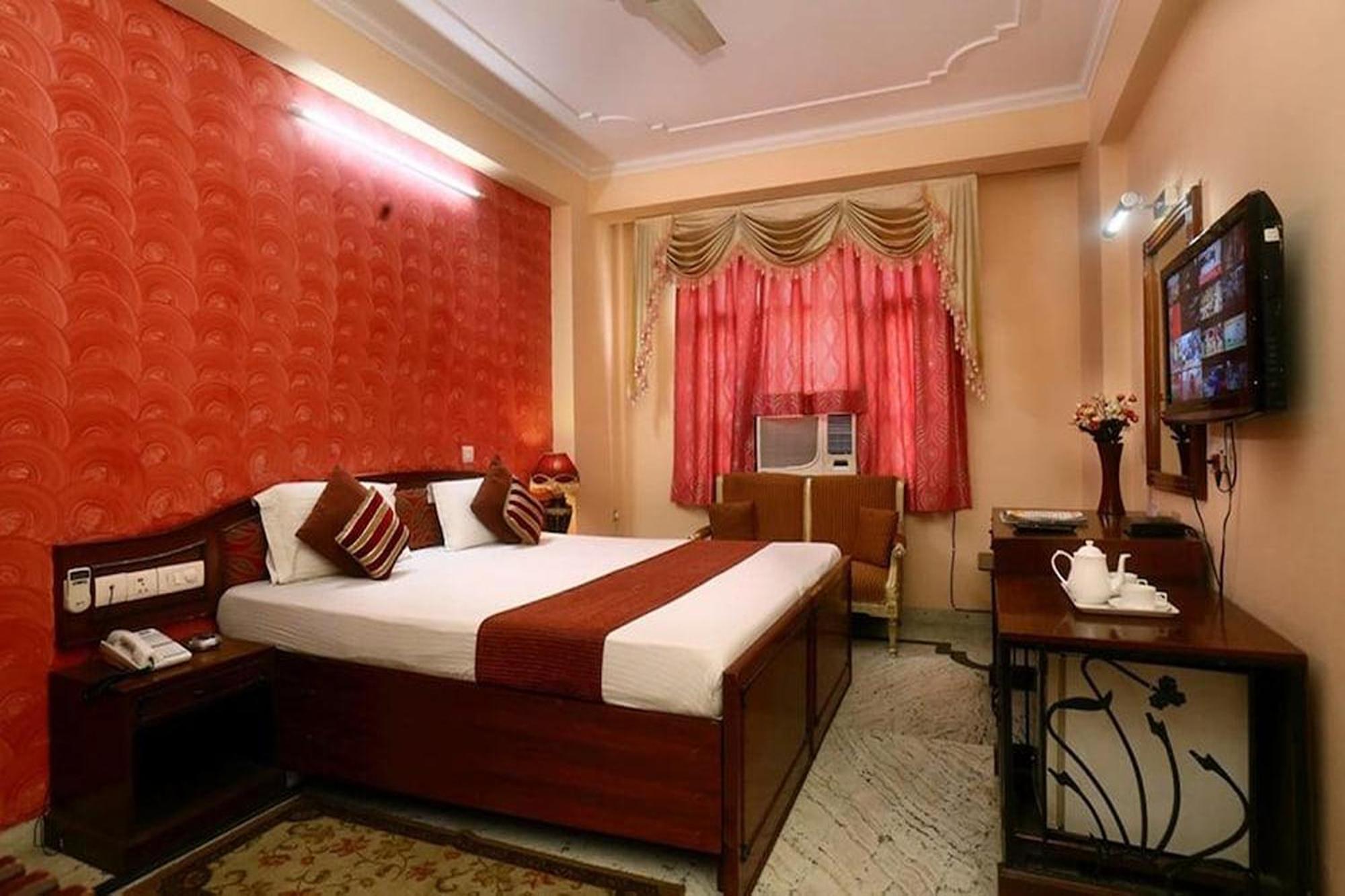 Hotel Indraprastha Делхи Екстериор снимка