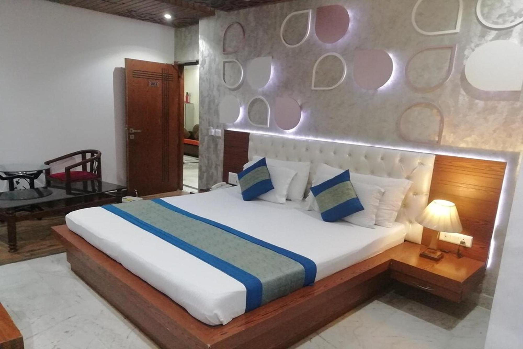 Hotel Indraprastha Делхи Екстериор снимка