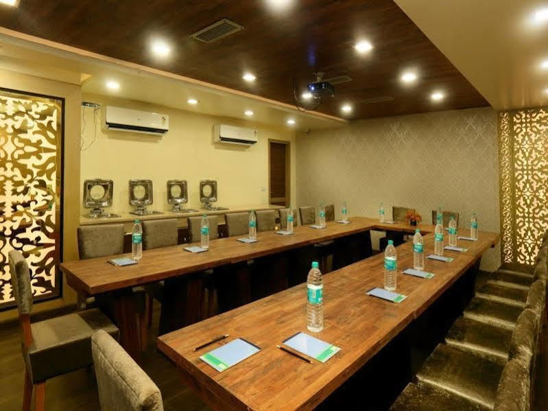 Hotel Indraprastha Делхи Екстериор снимка