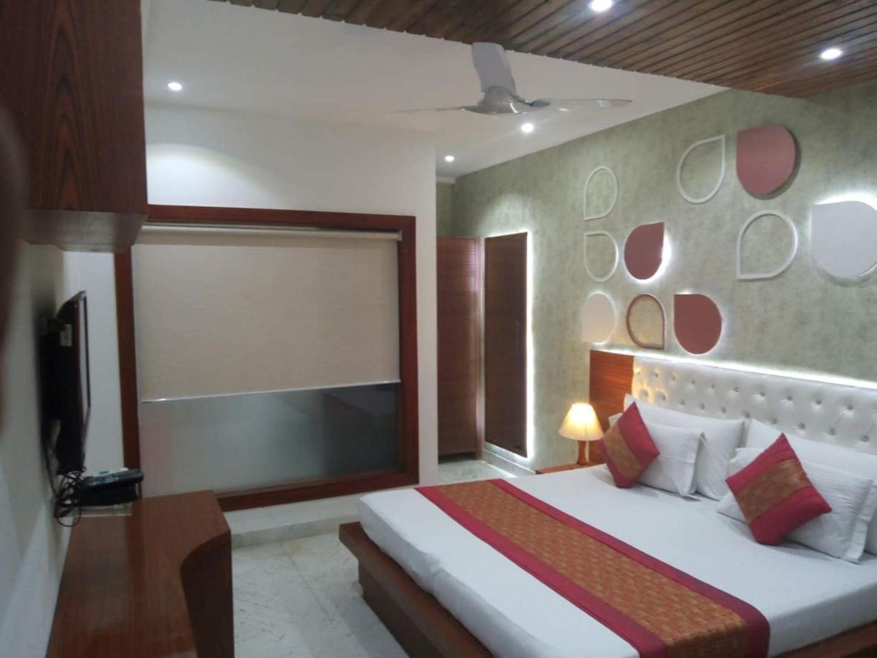 Hotel Indraprastha Делхи Екстериор снимка