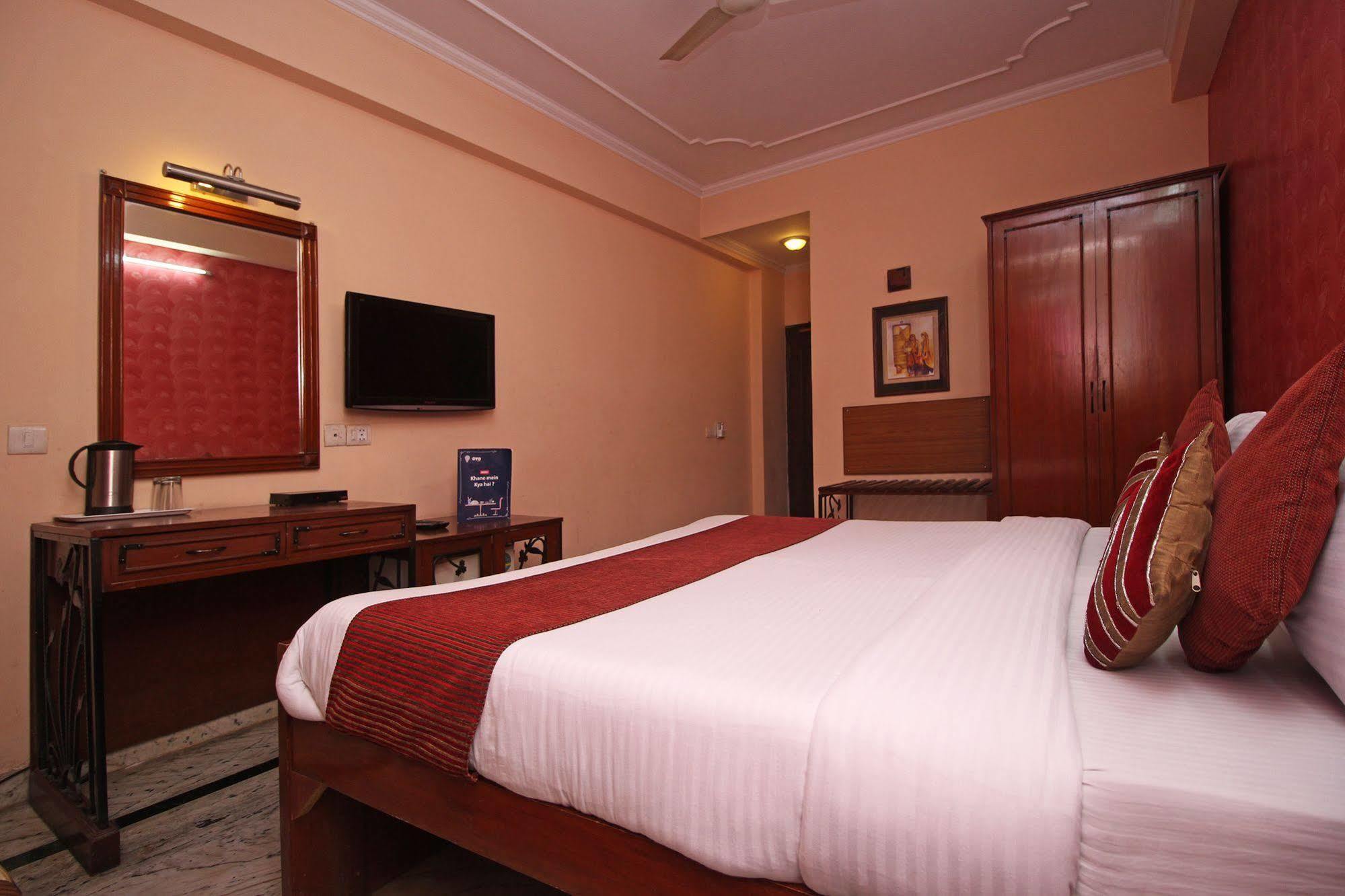 Hotel Indraprastha Делхи Екстериор снимка