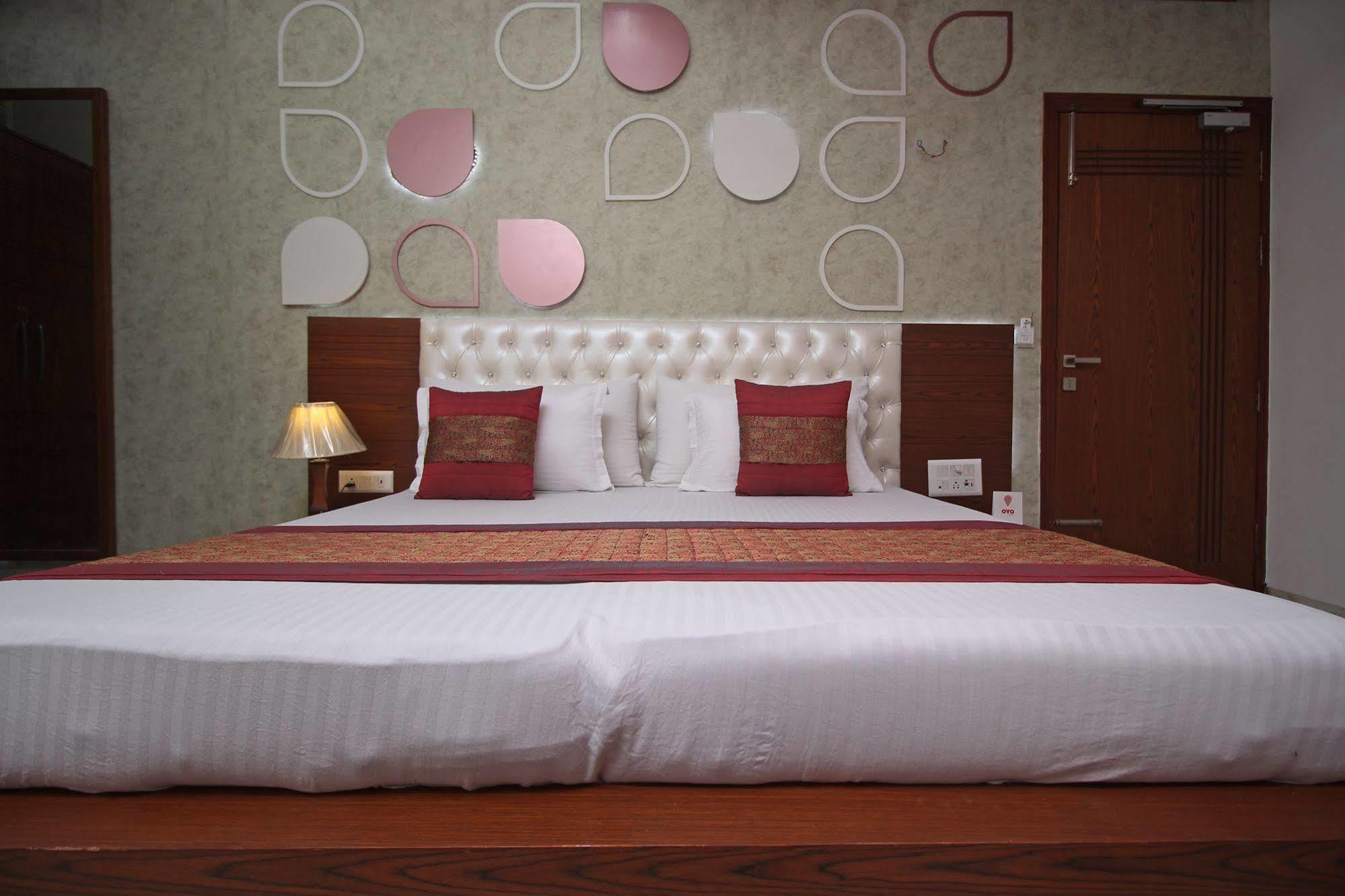 Hotel Indraprastha Делхи Екстериор снимка