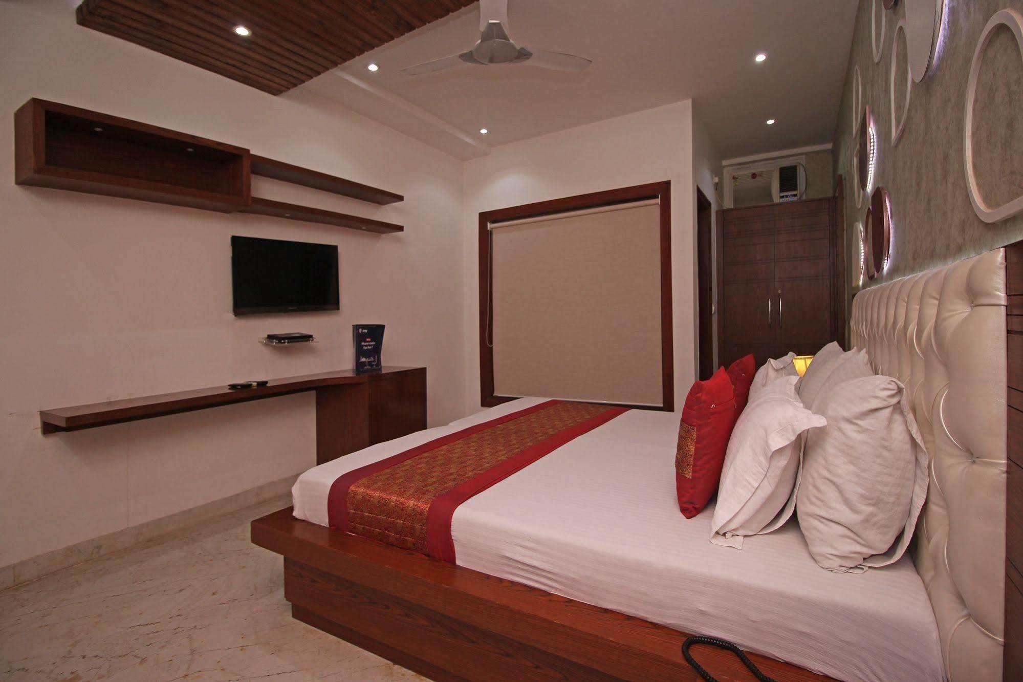 Hotel Indraprastha Делхи Екстериор снимка